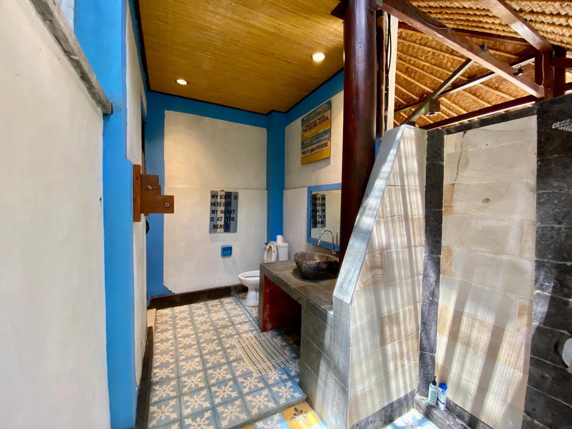 Little Tree House Hotel Sanur Стая снимка